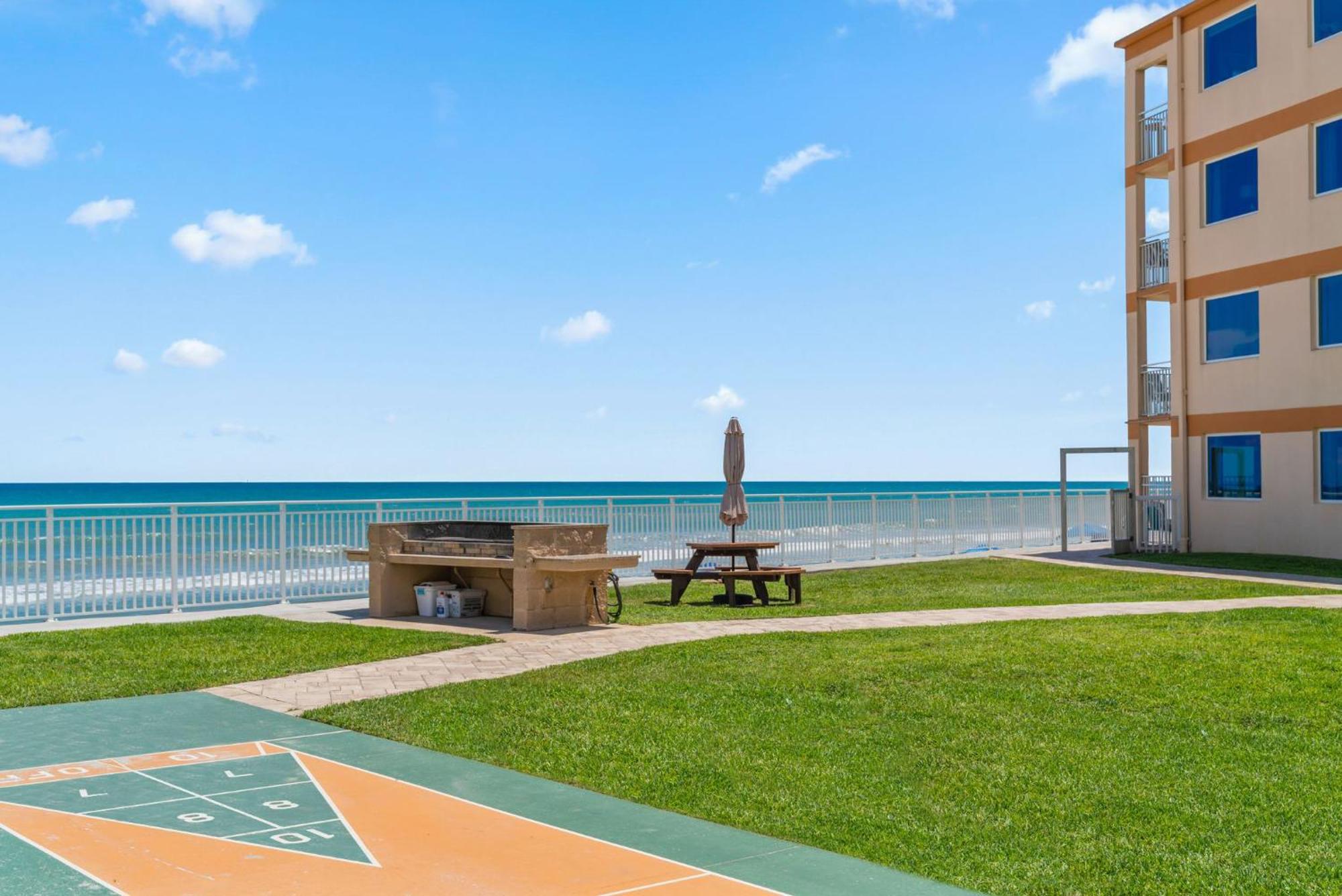 Paradise Beach Club - Oceanfront And Penthouse Satellite Beach Bagian luar foto