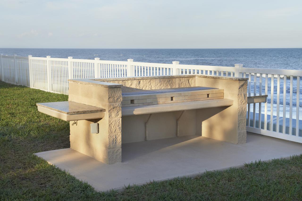 Paradise Beach Club - Oceanfront And Penthouse Satellite Beach Bagian luar foto